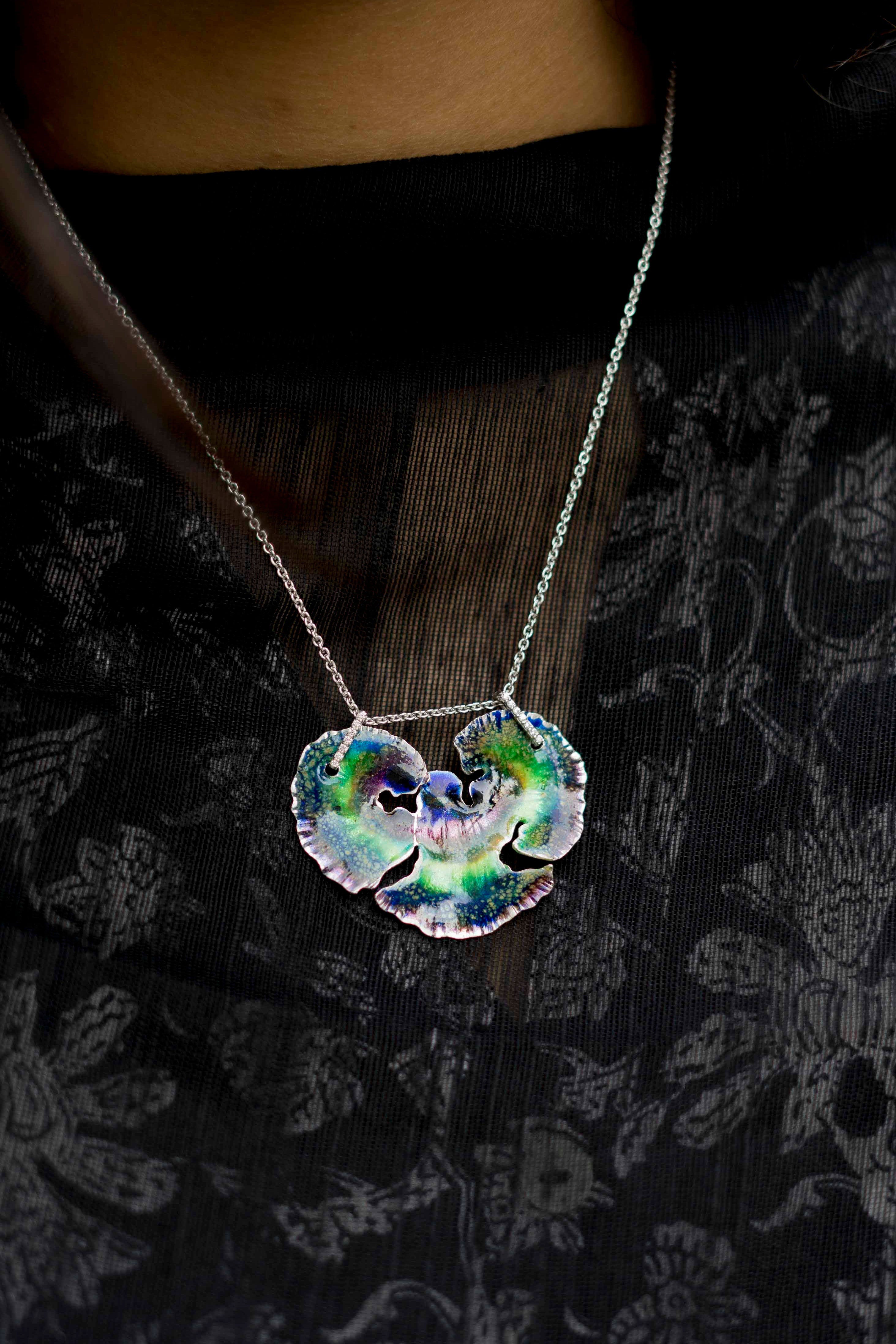 Green curl pendant